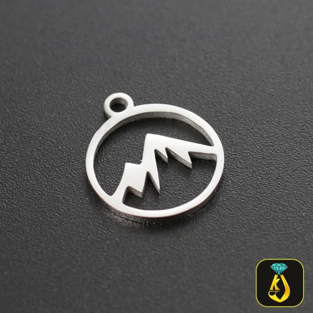 The traveller pendent